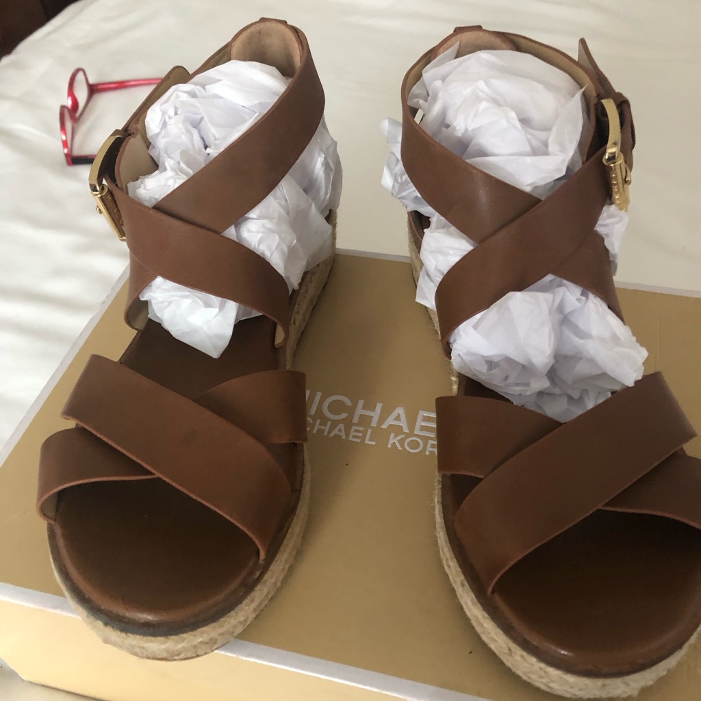 Michael Kors Darby Sandals Size 9